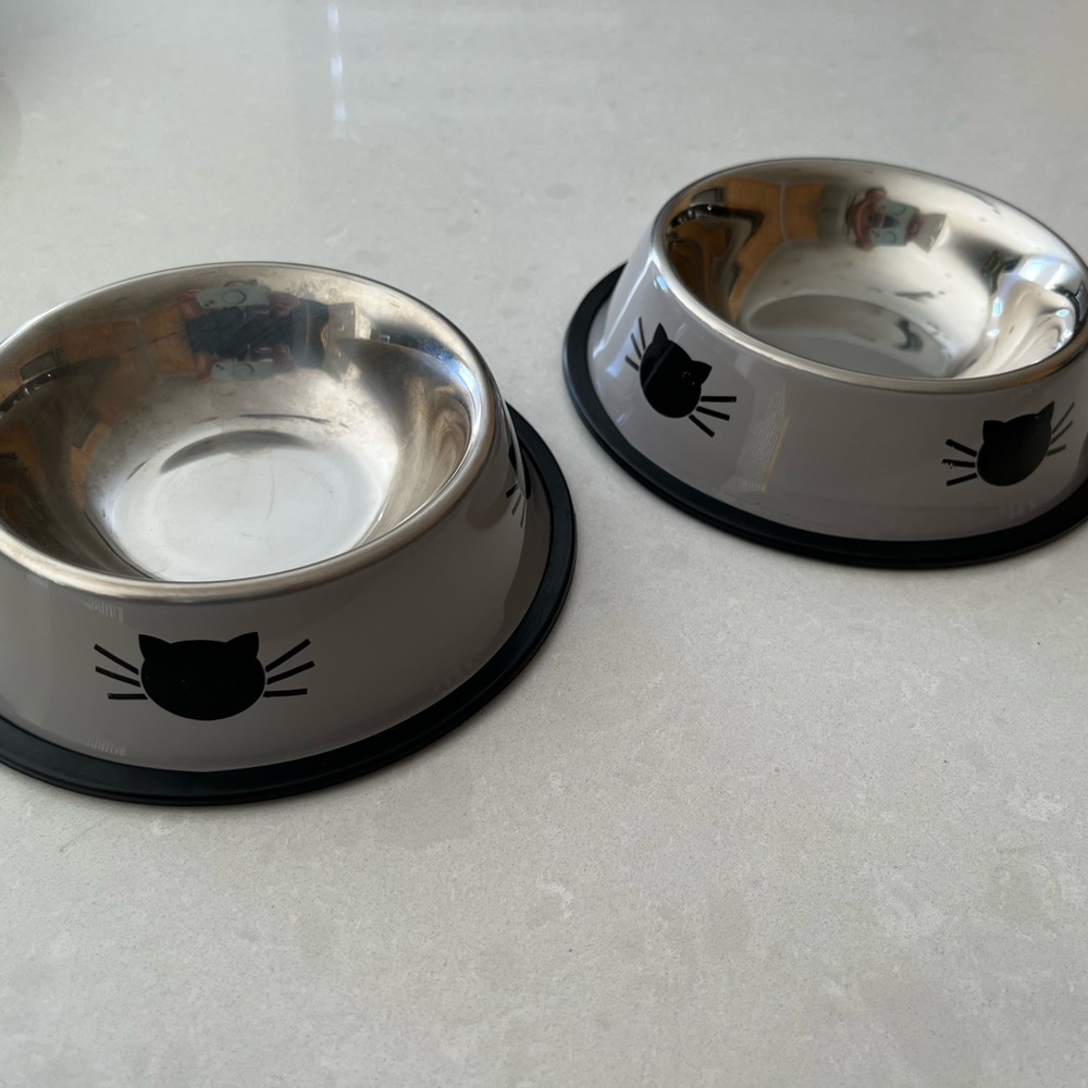Food & Water Bowls for Cats - used, like-new